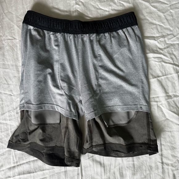 Vuori Kore 8” 2-in-1 Lined Shorts Oregano Watercolor Camo - Picture 3 of 6